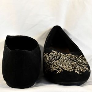 Forever 21 velvety black loafers gold embroidery